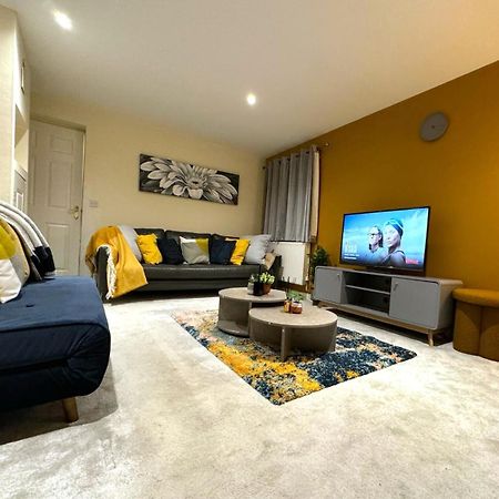 Large Cosy 2 Bedroom Ground Floor Flat In Stevenage Sg1 Sleeps 4-5 Free Parking Esterno foto