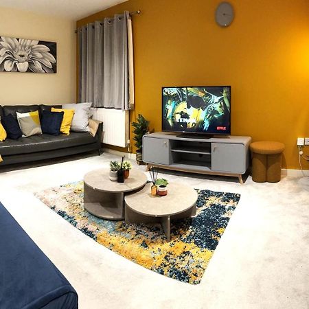 Large Cosy 2 Bedroom Ground Floor Flat In Stevenage Sg1 Sleeps 4-5 Free Parking Esterno foto