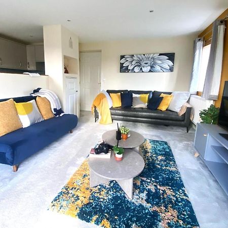 Large Cosy 2 Bedroom Ground Floor Flat In Stevenage Sg1 Sleeps 4-5 Free Parking Esterno foto