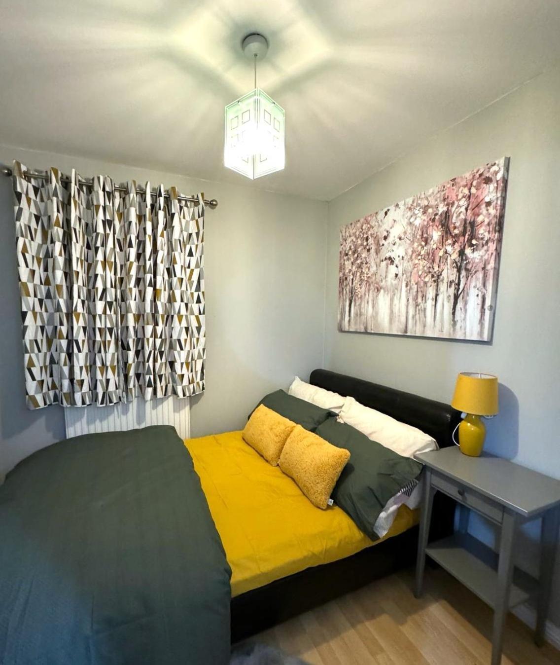 Large Cosy 2 Bedroom Ground Floor Flat In Stevenage Sg1 Sleeps 4-5 Free Parking Esterno foto