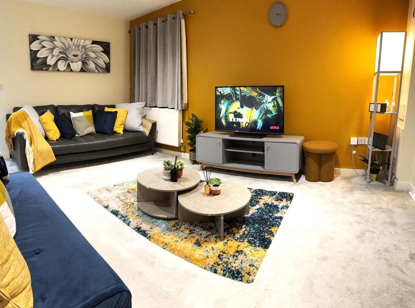 Large Cosy 2 Bedroom Ground Floor Flat In Stevenage Sg1 Sleeps 4-5 Free Parking Esterno foto