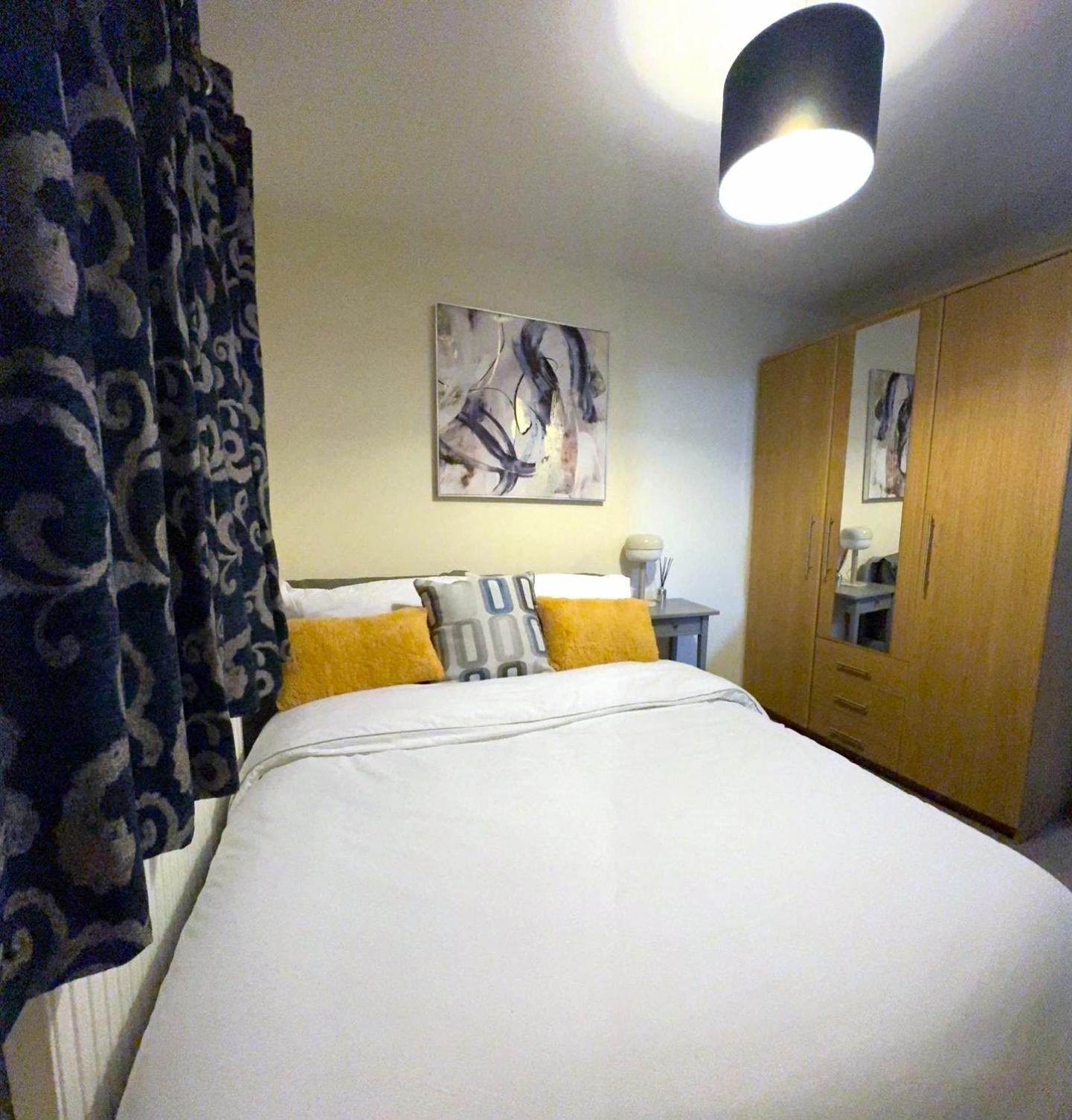 Large Cosy 2 Bedroom Ground Floor Flat In Stevenage Sg1 Sleeps 4-5 Free Parking Esterno foto