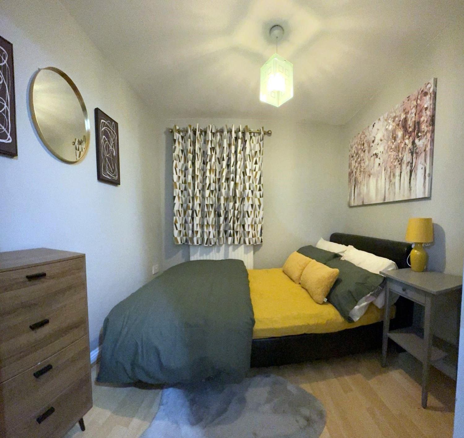 Large Cosy 2 Bedroom Ground Floor Flat In Stevenage Sg1 Sleeps 4-5 Free Parking Esterno foto
